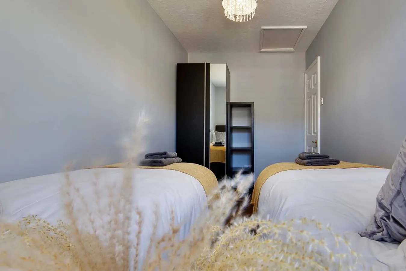 14 Oxford Mews - Stunning House Sleeps 10 20