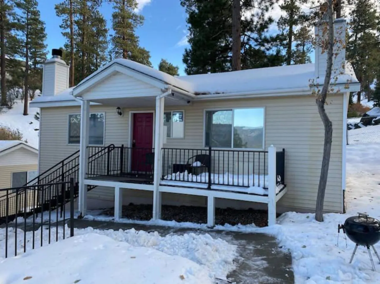 Lake-View Lodge 3 (Near Village)