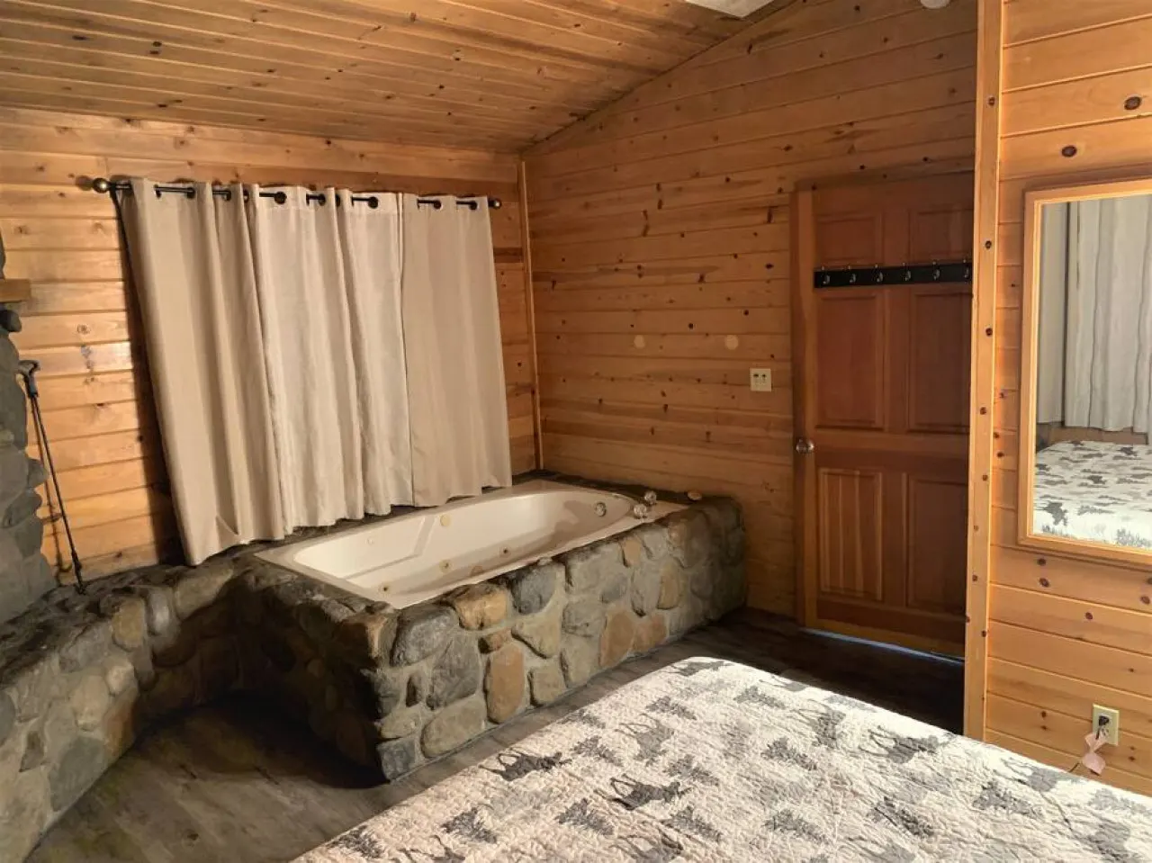 Lake-View Lodge 3 (Near Village) 9
