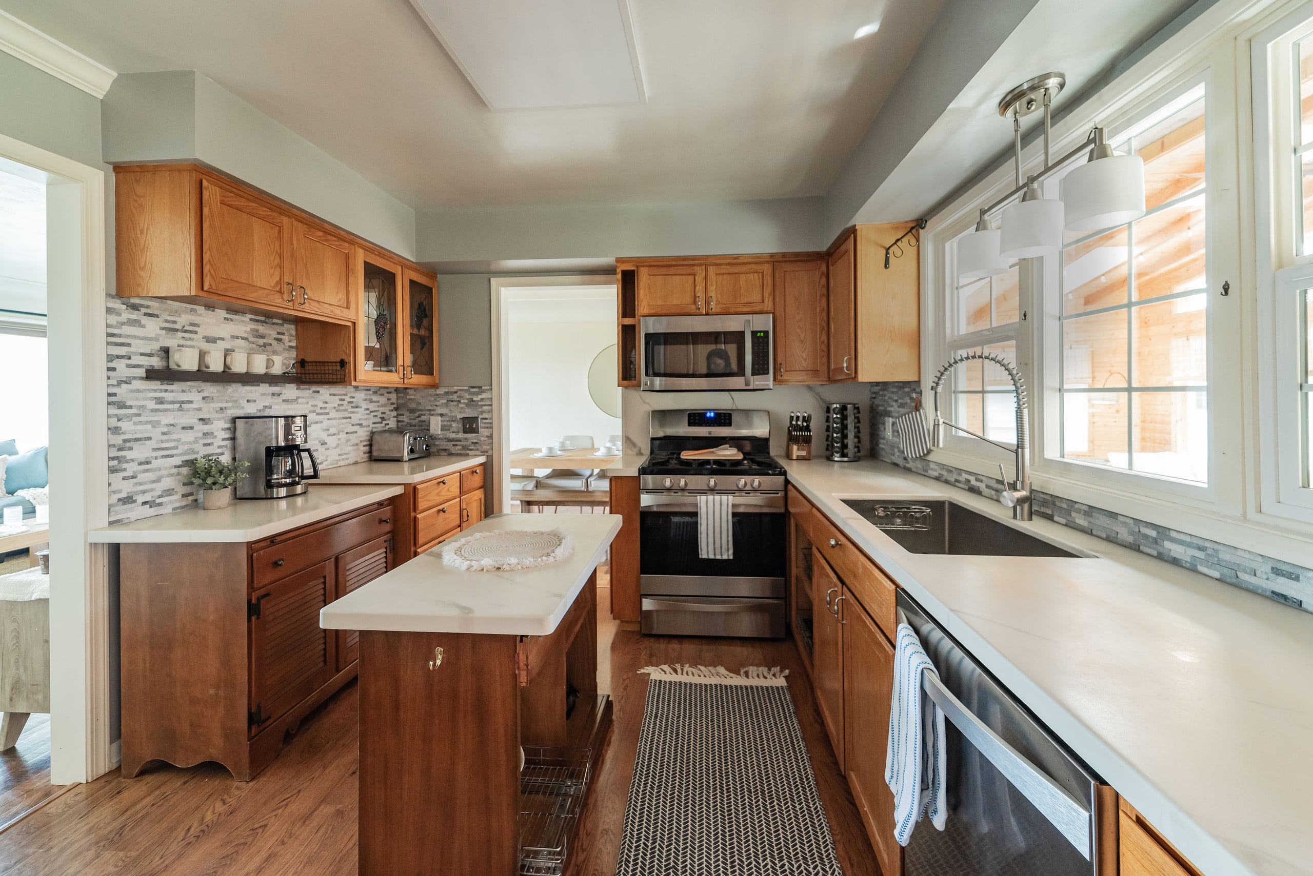 Coastal Haven: Oceanview and Hot Tub 17
