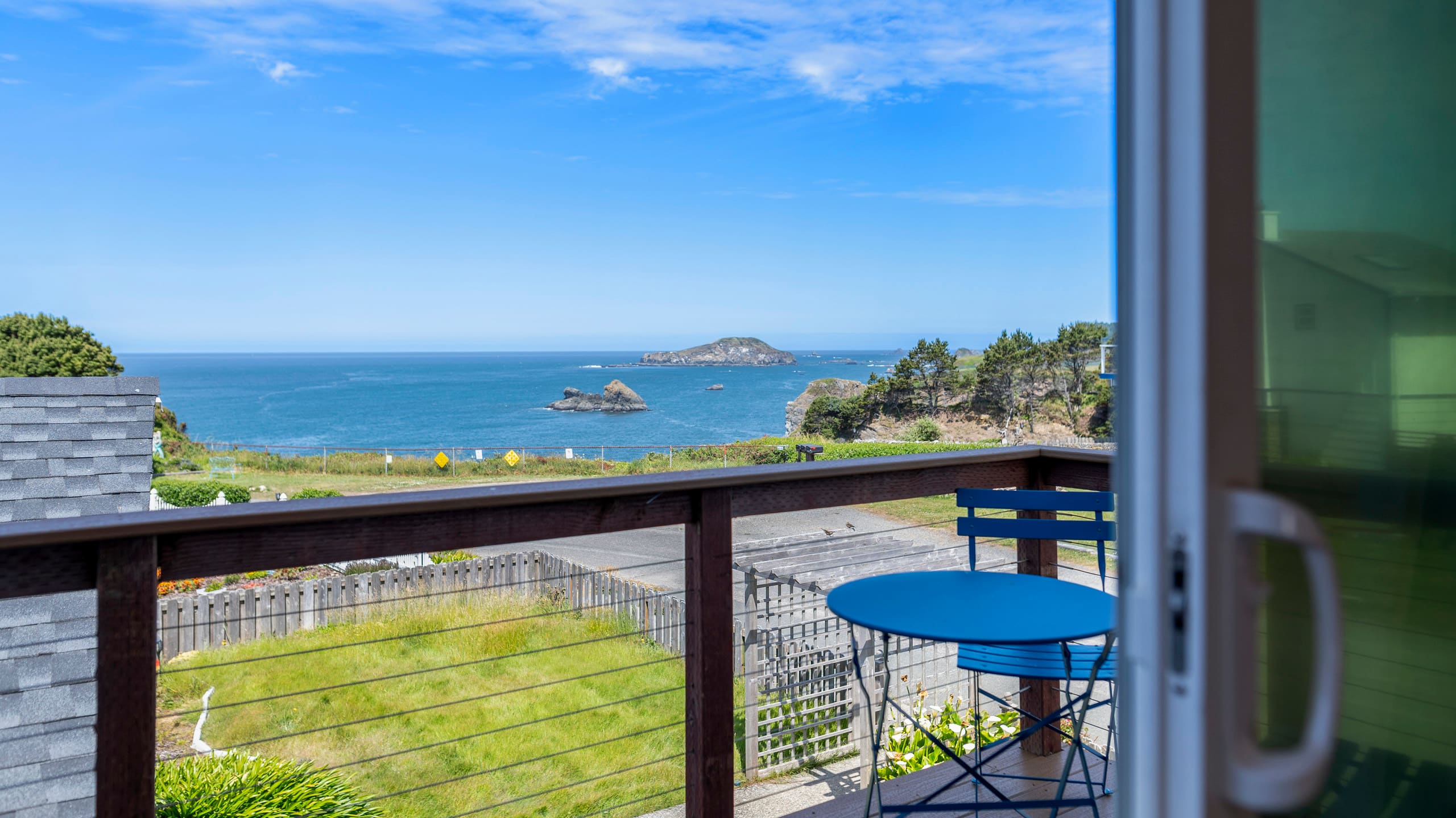 Coastal Haven: Oceanview and Hot Tub — photo 4