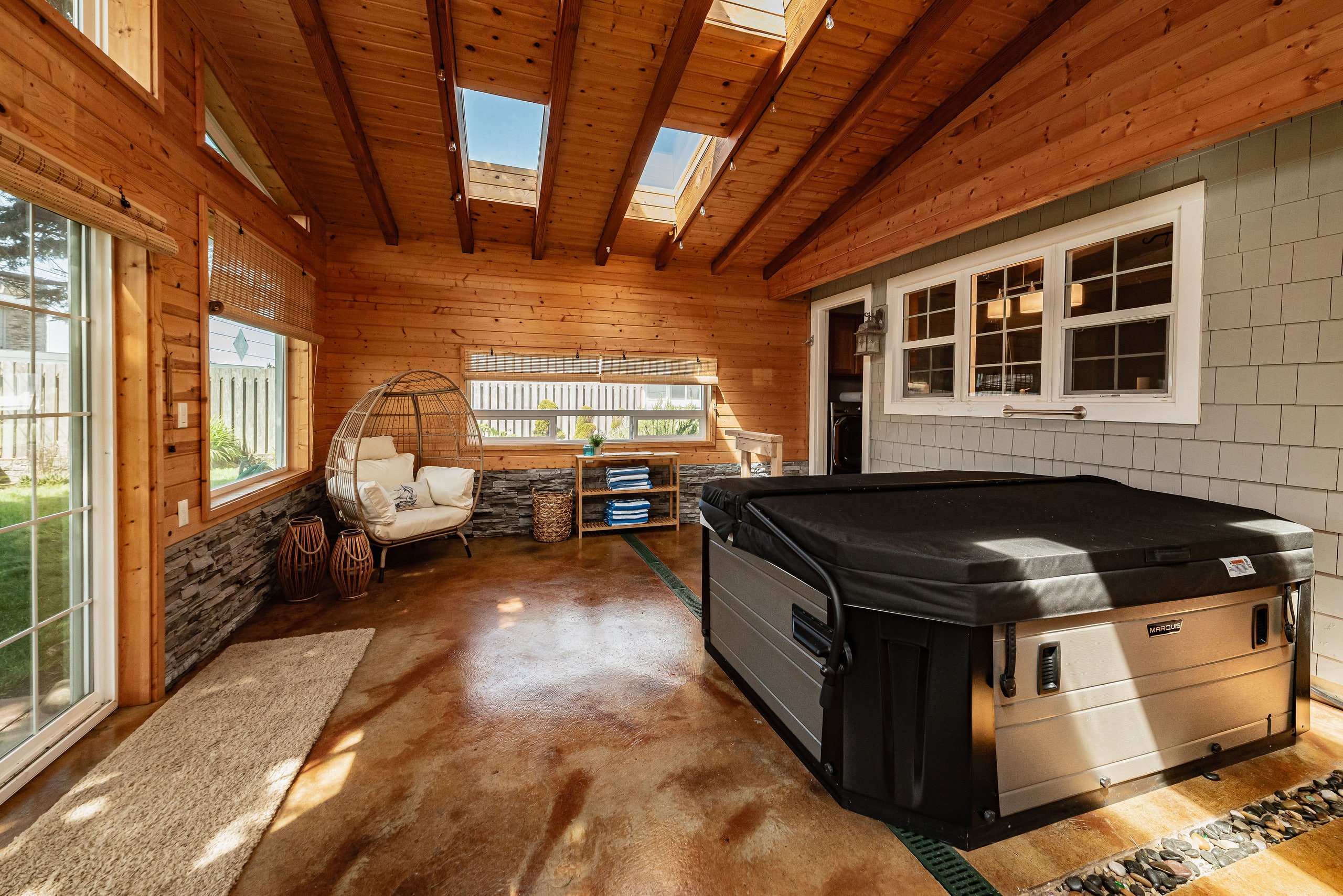 Coastal Haven: Oceanview and Hot Tub — photo 5