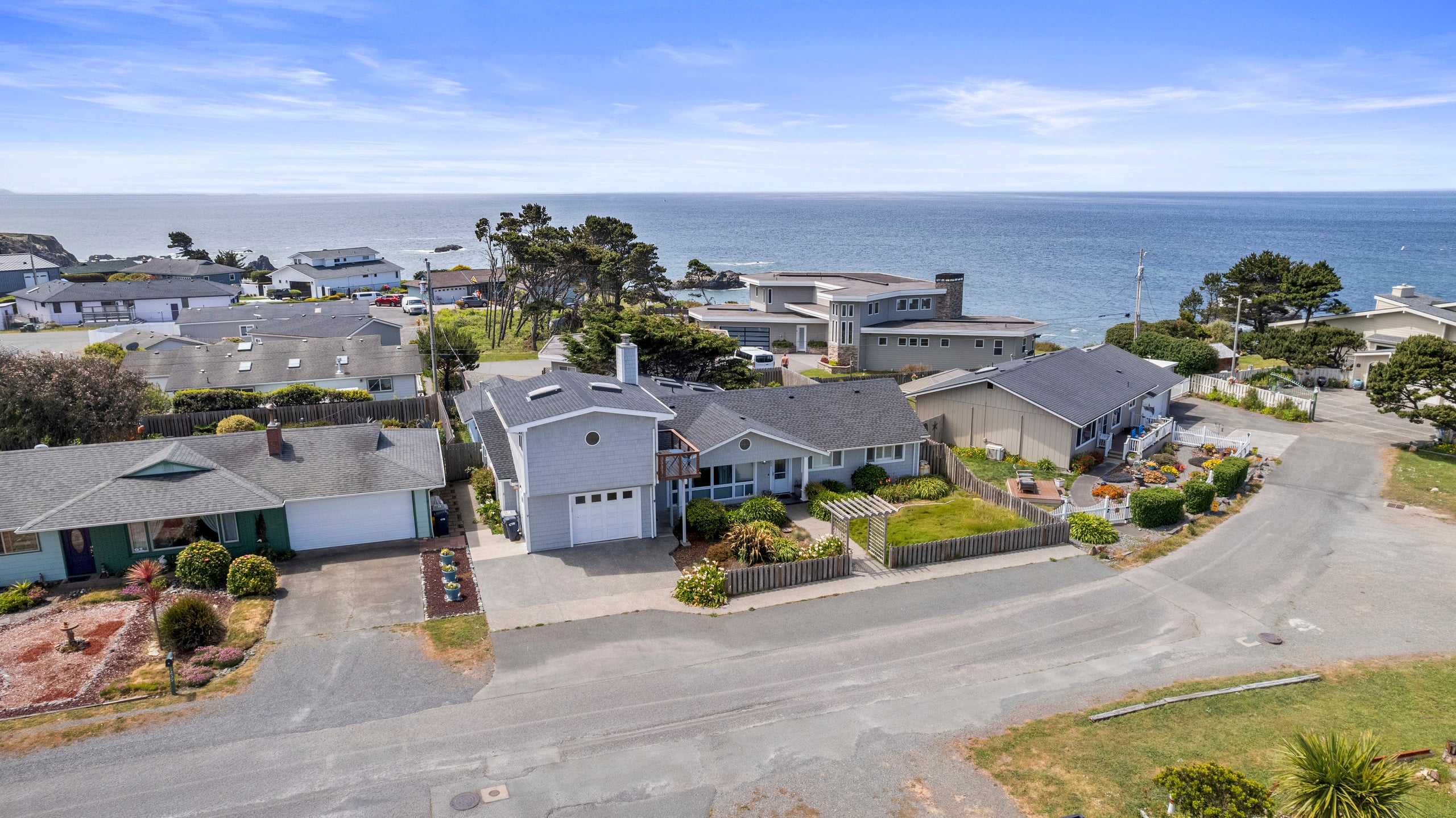 Coastal Haven: Oceanview and Hot Tub — photo 2