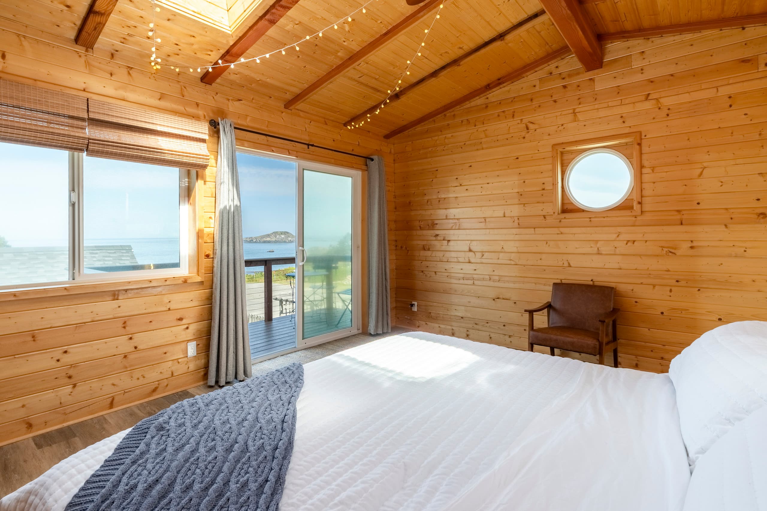 Coastal Haven: Oceanview and Hot Tub 26