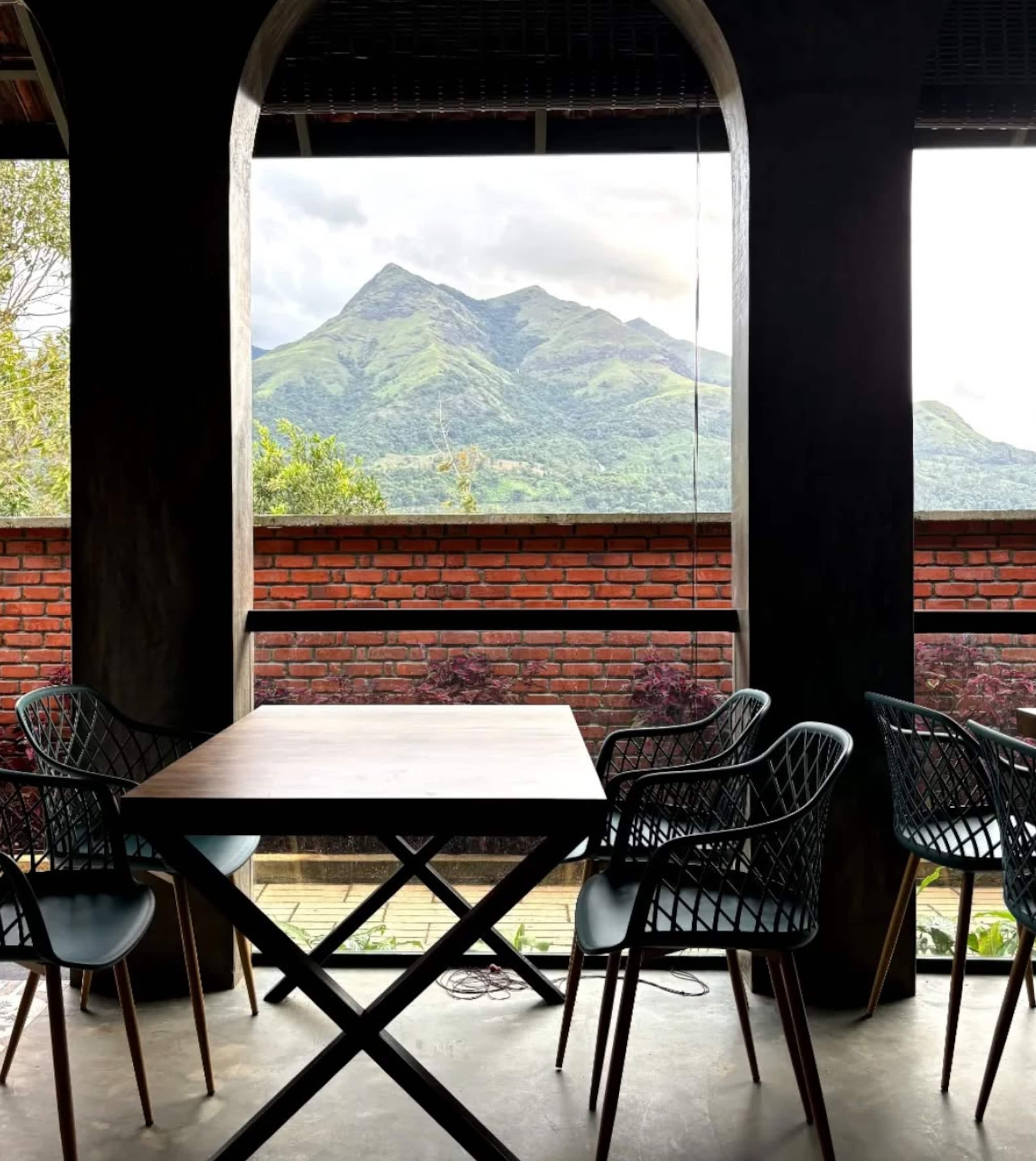 Sky Bed Cottage | Mountain peak view 2