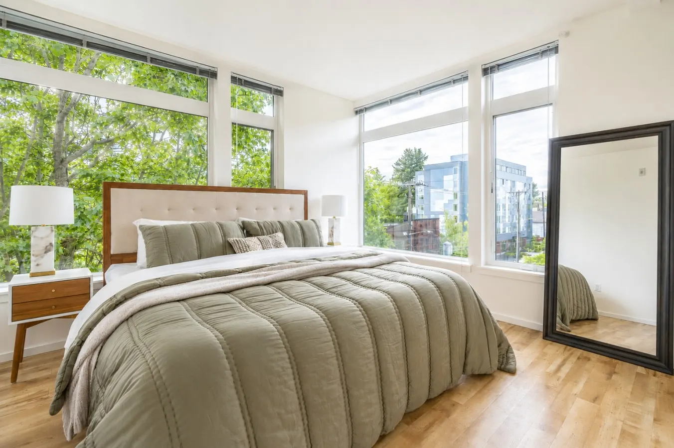 Central District Large King Bed Apartment