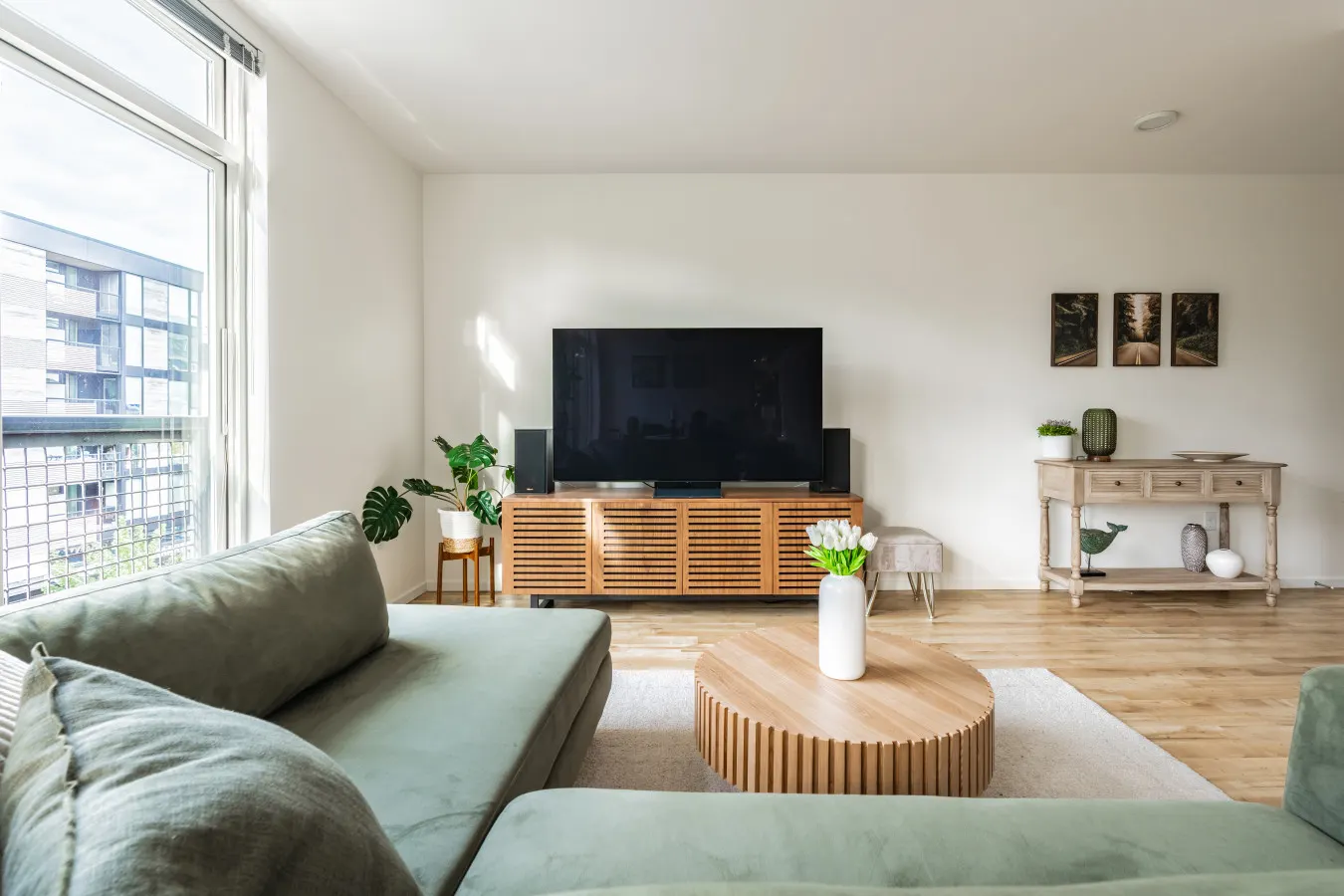 Central District Large King Bed Apartment — photo 2