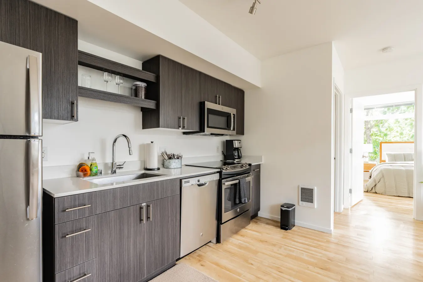 Central District Large King Bed Apartment 10