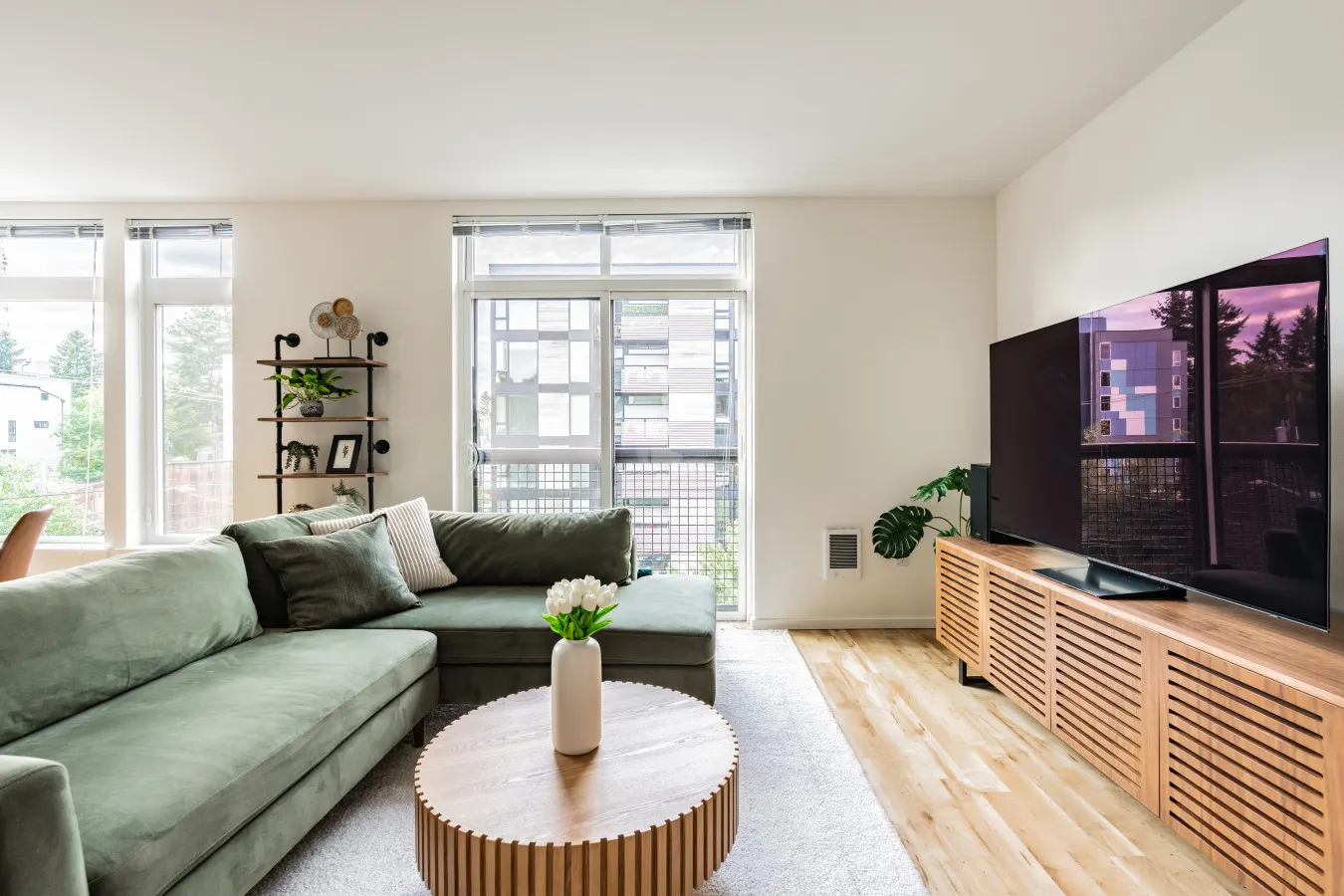 Central District Large King Bed Apartment 11