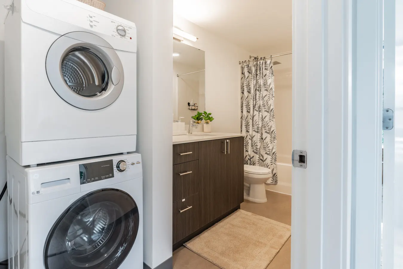 Central District Large King Bed Apartment 14