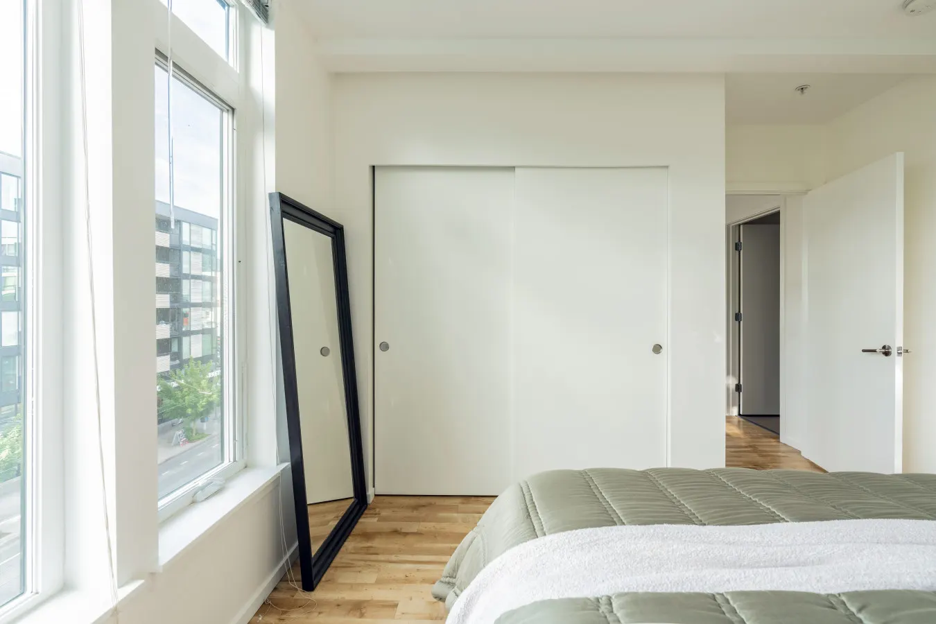 Central District Large King Bed Apartment 15