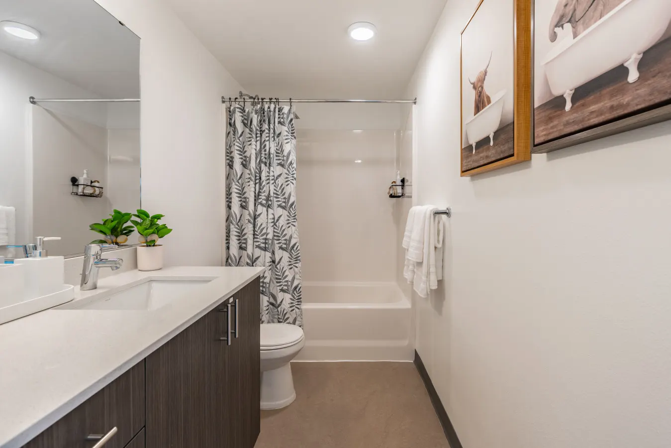 Central District Large King Bed Apartment 16