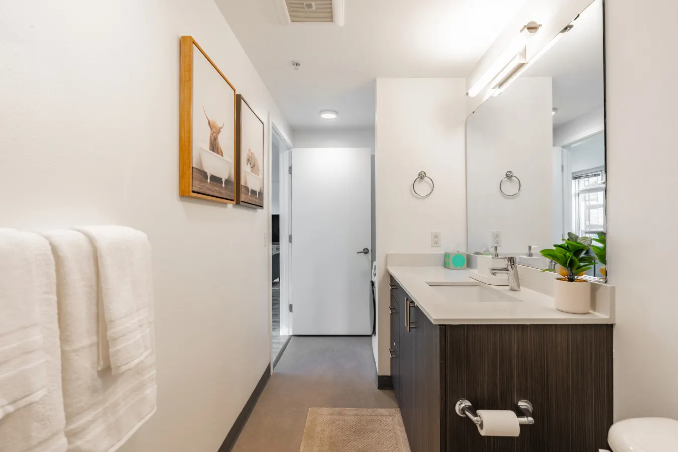 Central District Large King Bed Apartment 17