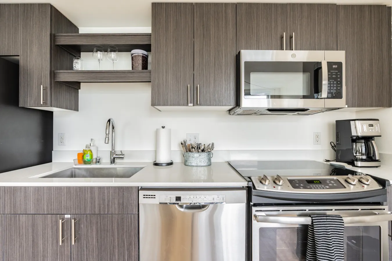 Central District Large King Bed Apartment 20