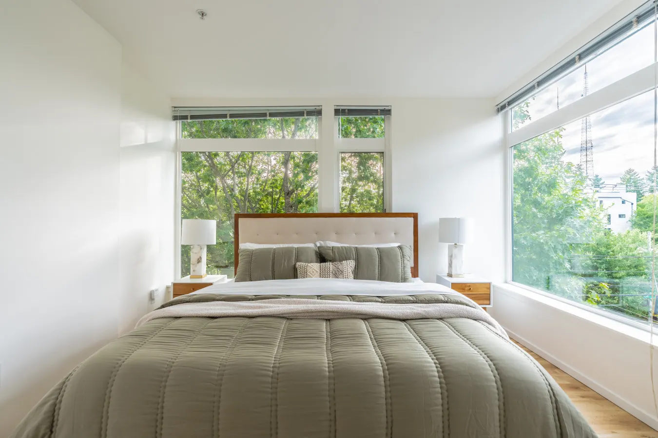 Central District Large King Bed Apartment — photo 3