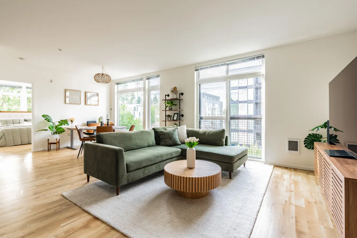 Central District Large King Bed Apartment — photo 4