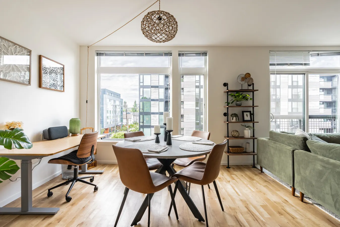 Central District Large King Bed Apartment — photo 5