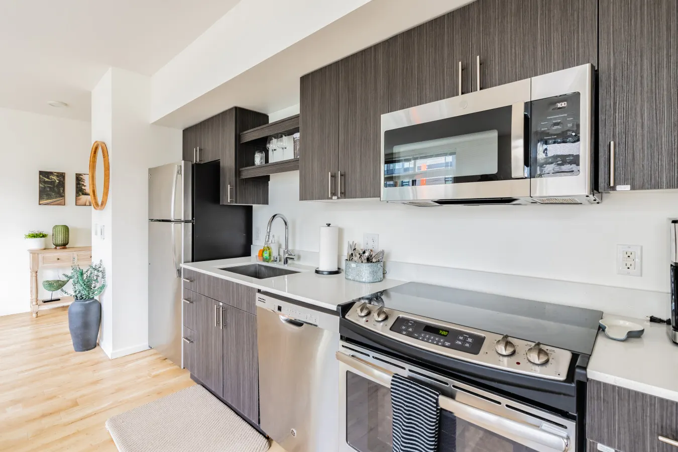 Central District Large King Bed Apartment 6