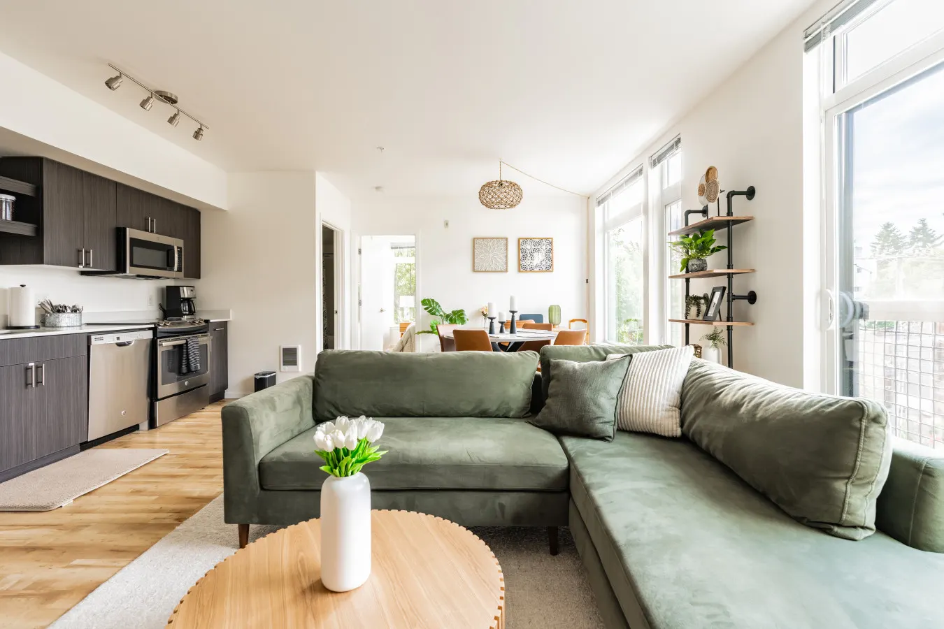 Central District Large King Bed Apartment 8