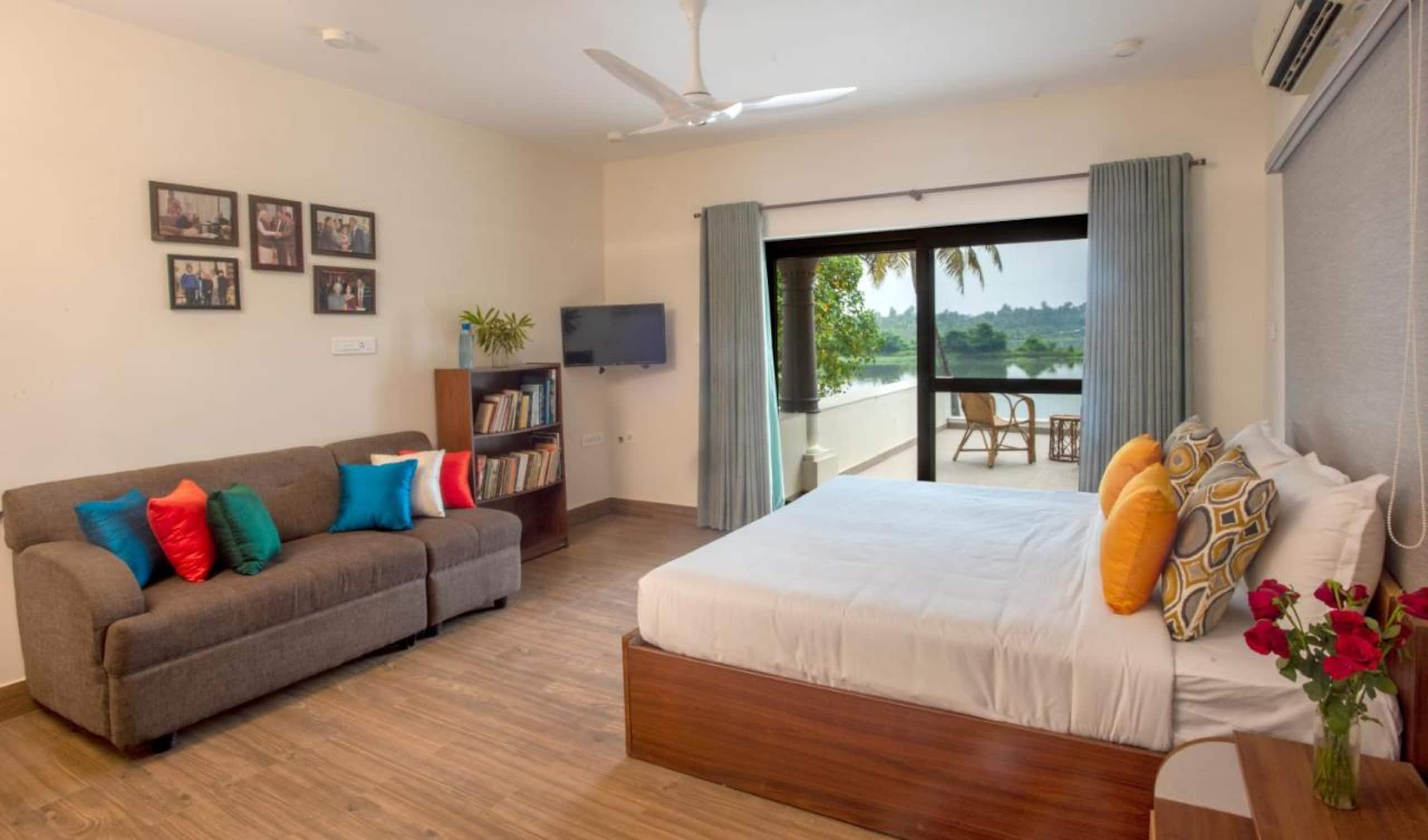 The Ambassador's Residence:Lakeside Villa in Kochi 3