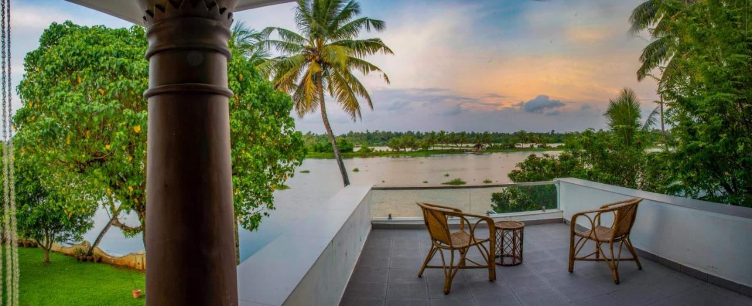 The Ambassador's Residence:Lakeside Villa in Kochi 15