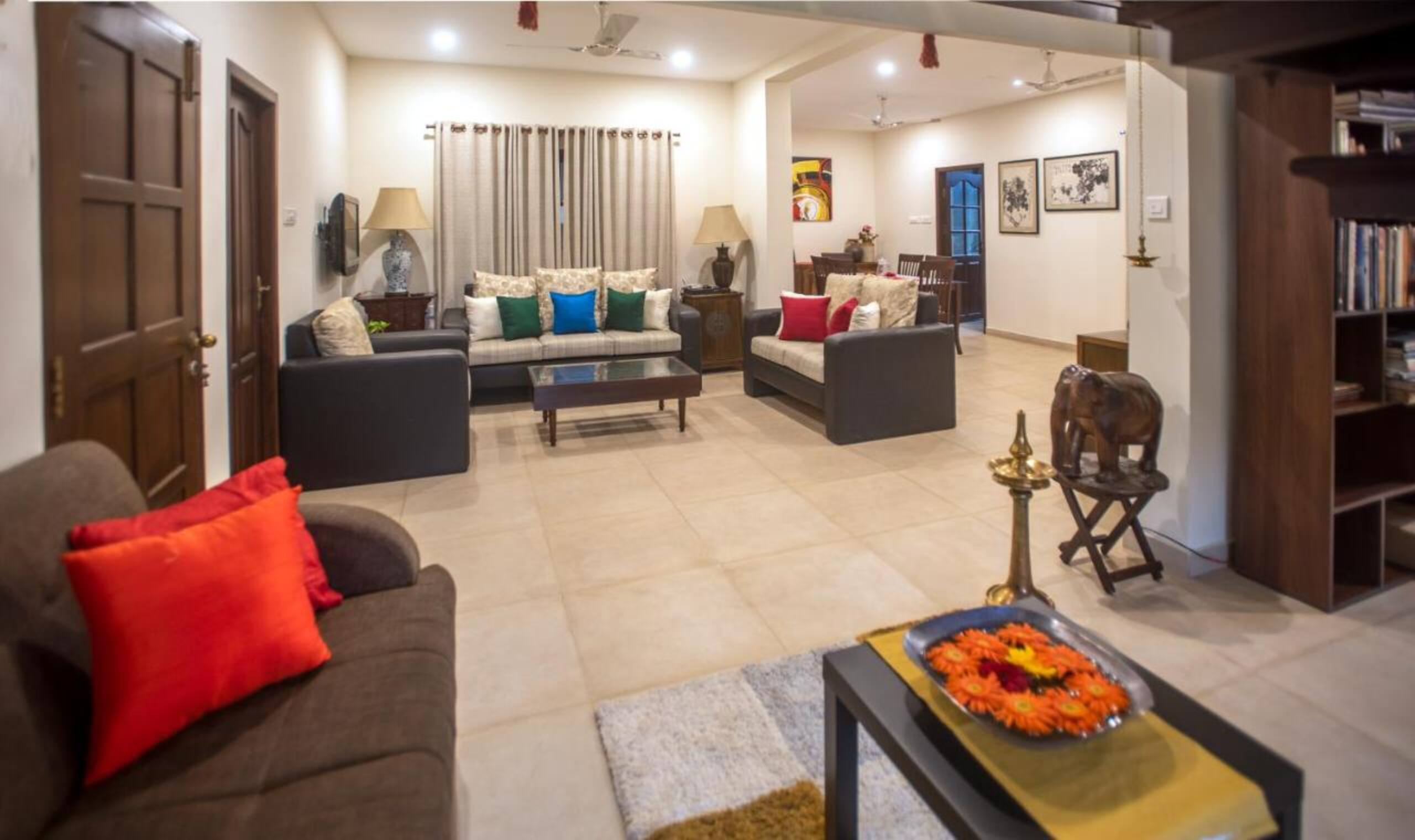 The Ambassador's Residence:Lakeside Villa in Kochi 9