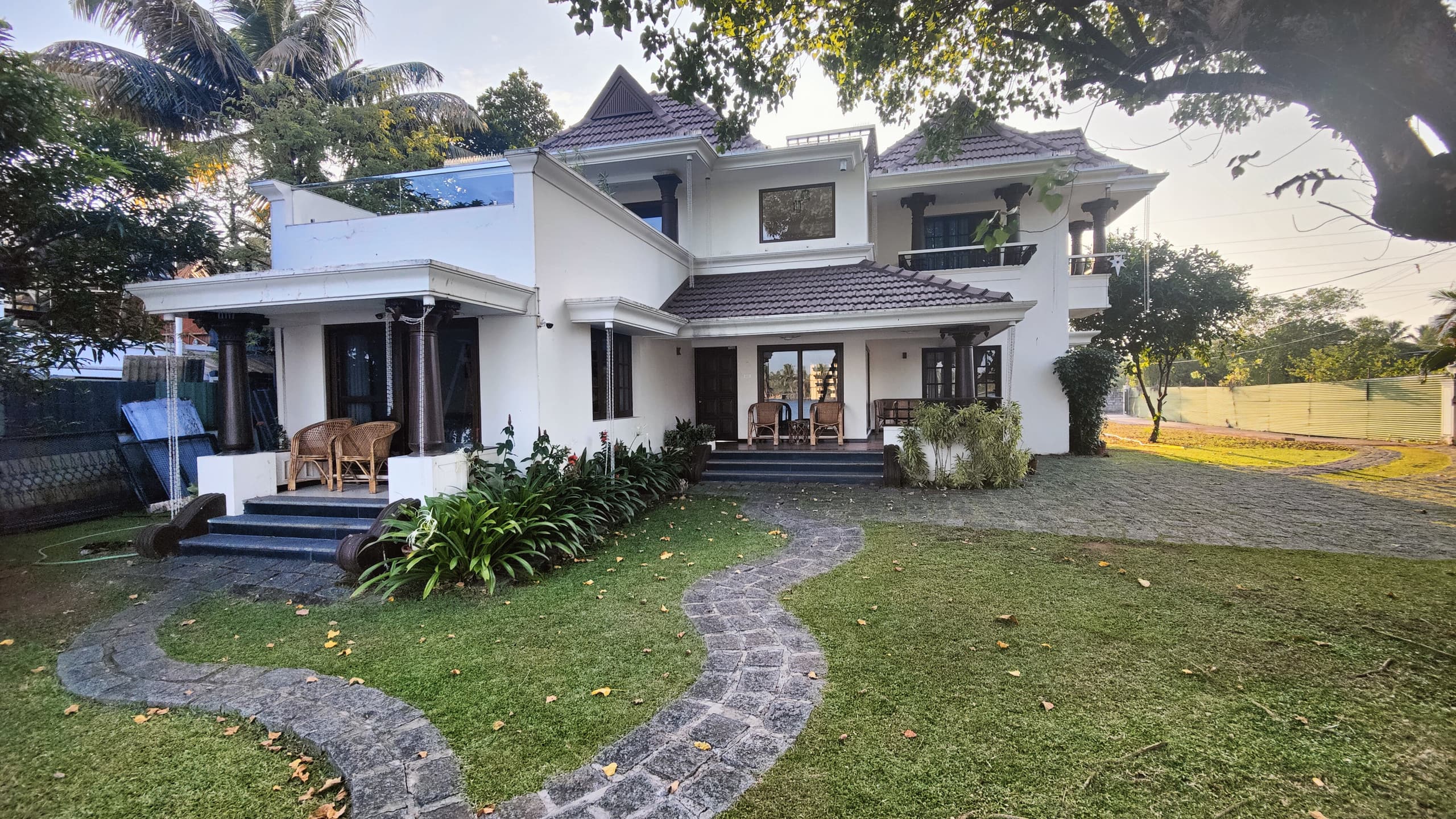 The Ambassador's Residence:Lakeside Villa in Kochi 25