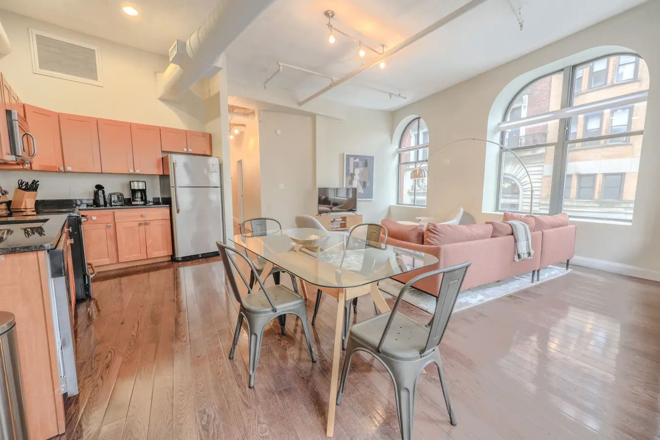 Spacious 2BR | Keyless Entry — photo 2