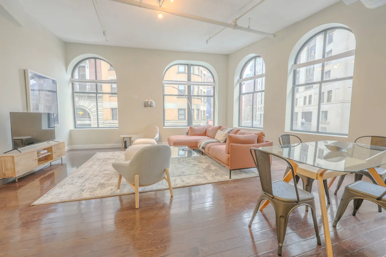 Spacious 2BR | Keyless Entry — photo 3