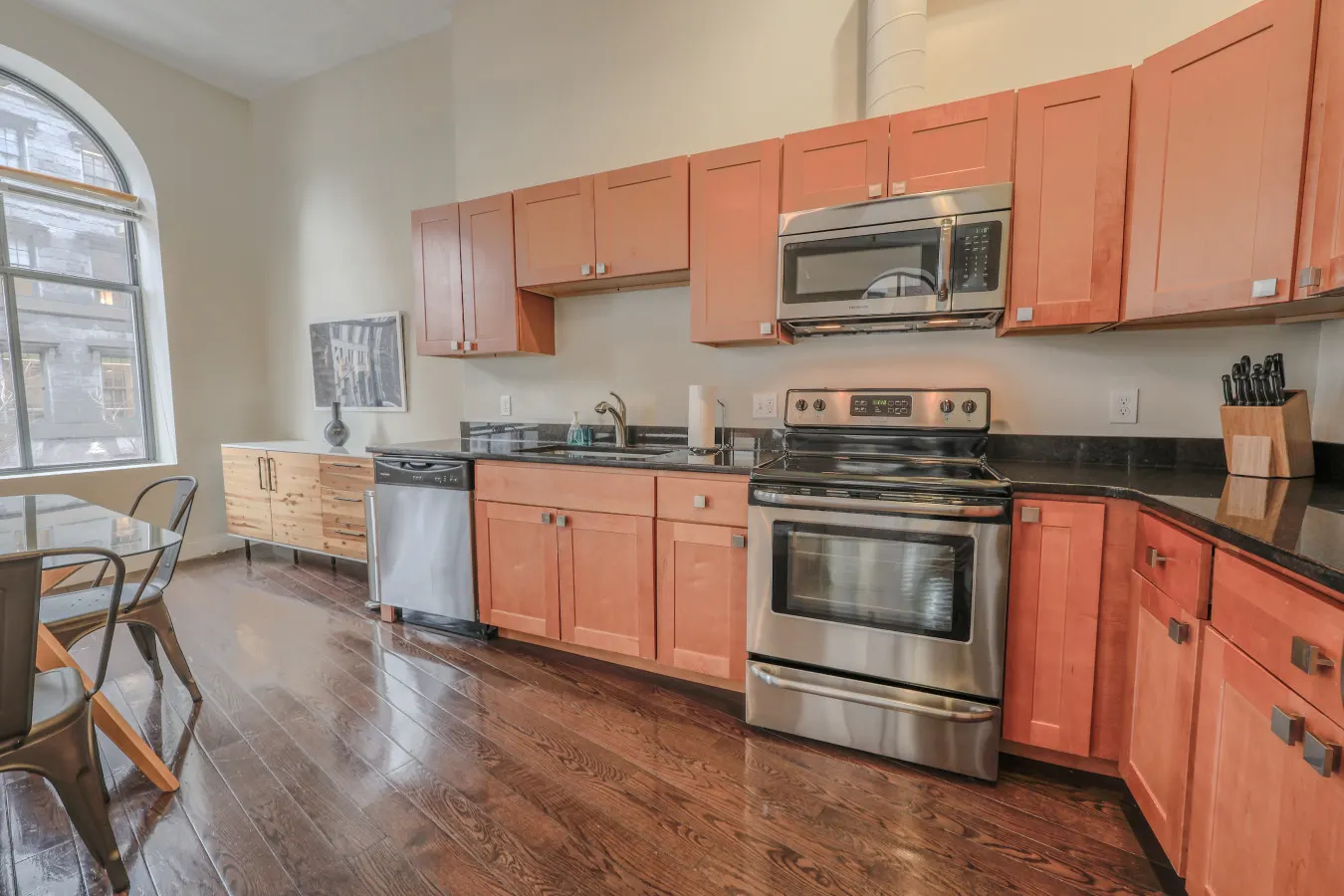 Spacious 2BR | Keyless Entry — photo 5