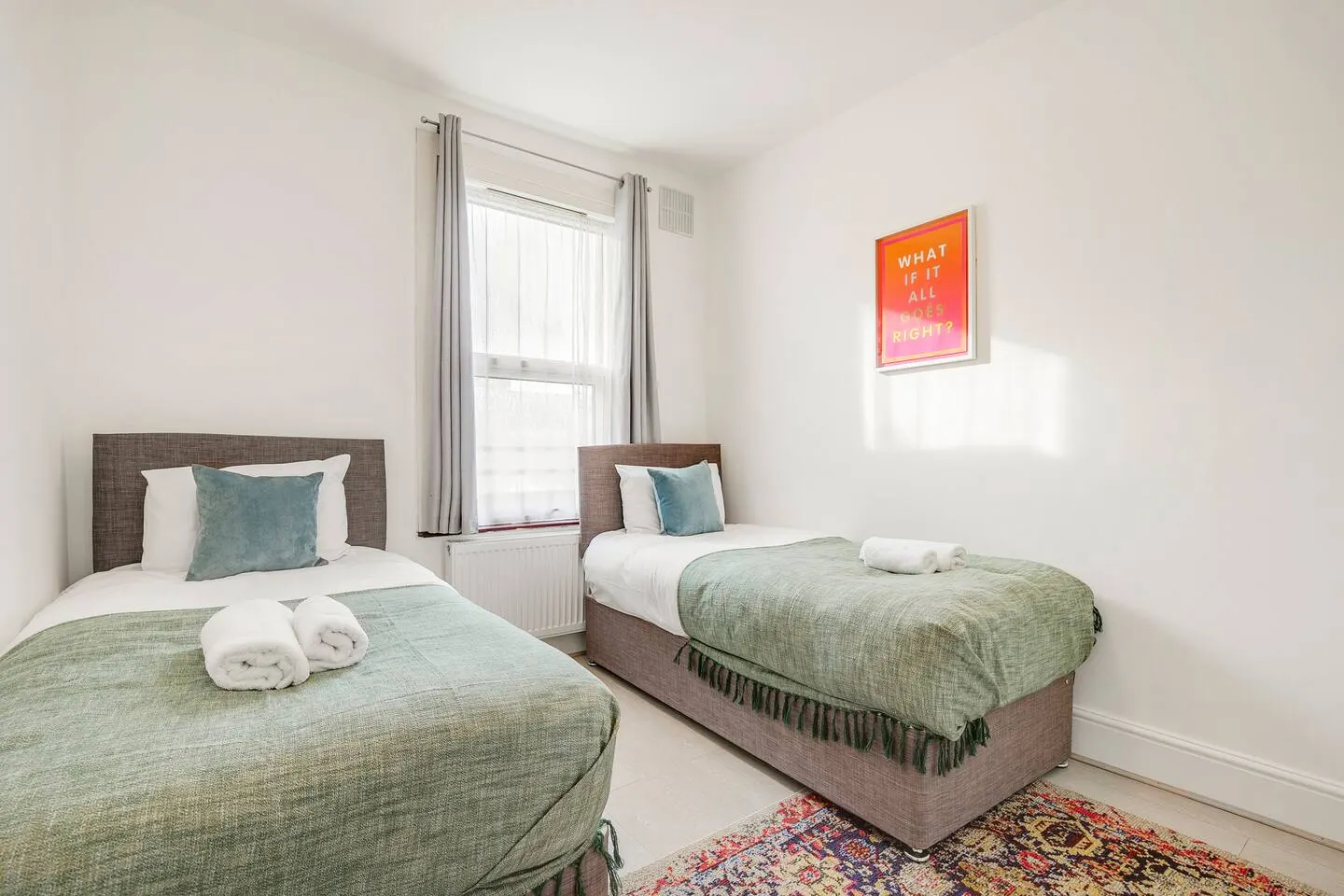 Spacious House in North London, very close to train station and bus stops, near Tottenham Stadium & lots of parking 9