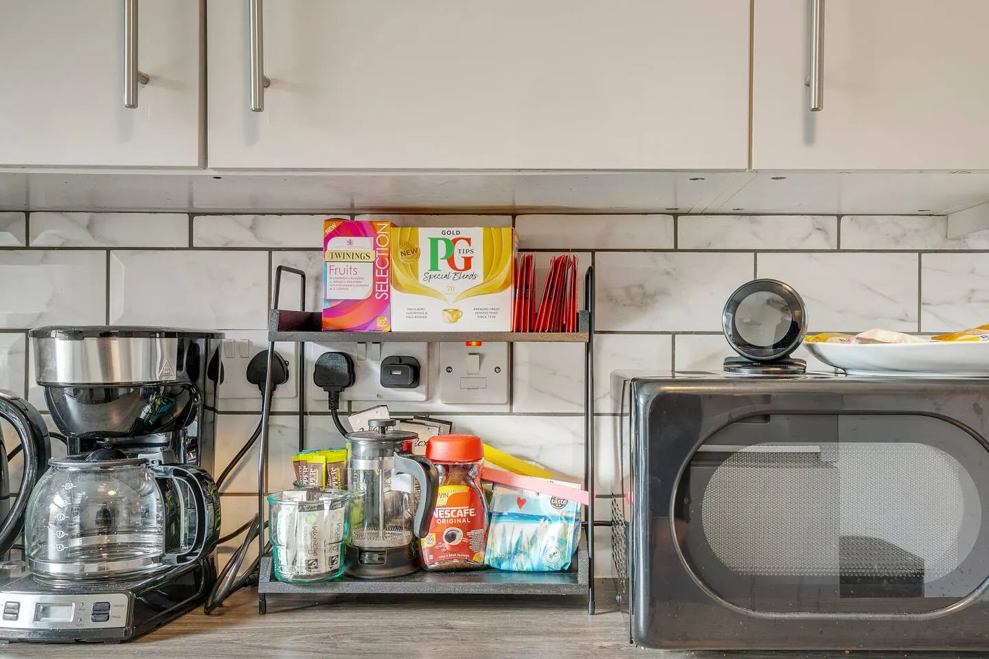 Spacious House in North London, very close to train station and bus stops, near Tottenham Stadium & lots of parking 10