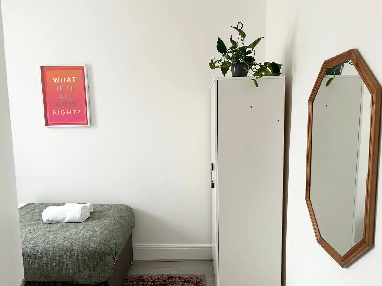 Spacious House in North London, very close to train station and bus stops, near Tottenham Stadium & lots of parking 11
