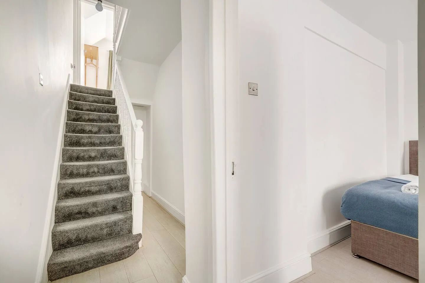 Spacious House in North London, very close to train station and bus stops, near Tottenham Stadium & lots of parking 14