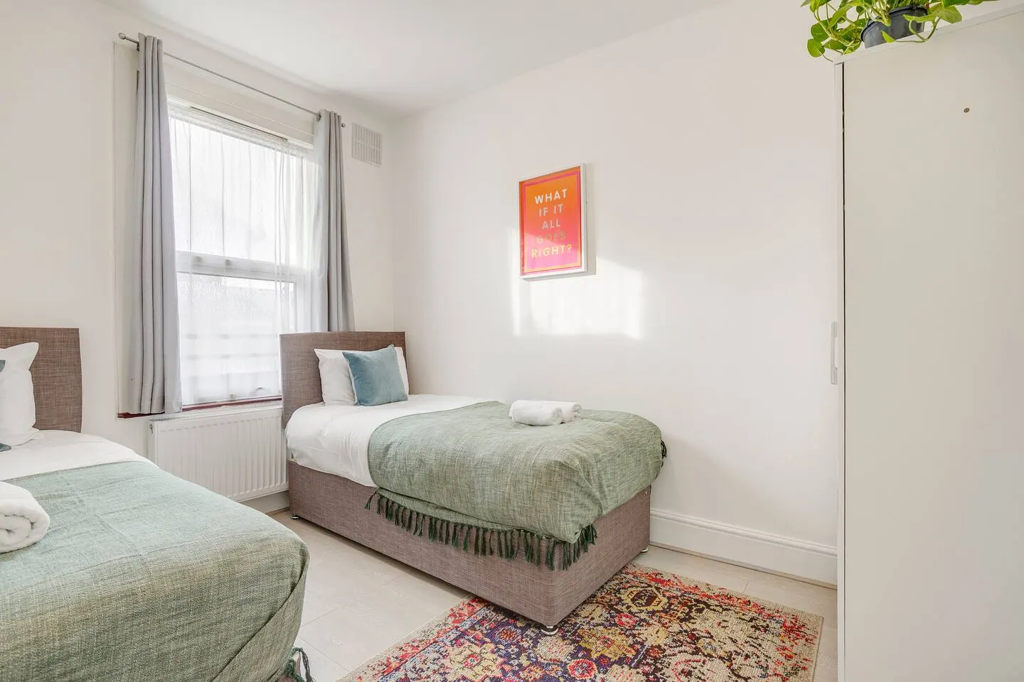 Spacious House in North London, very close to train station and bus stops, near Tottenham Stadium & lots of parking 15