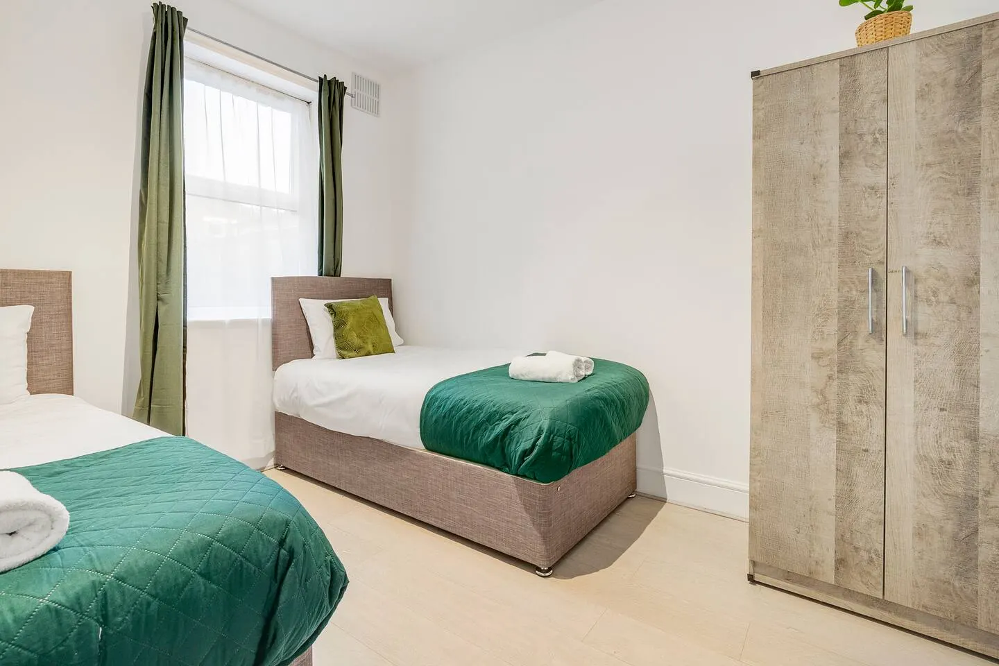 Spacious House in North London, very close to train station and bus stops, near Tottenham Stadium & lots of parking 19