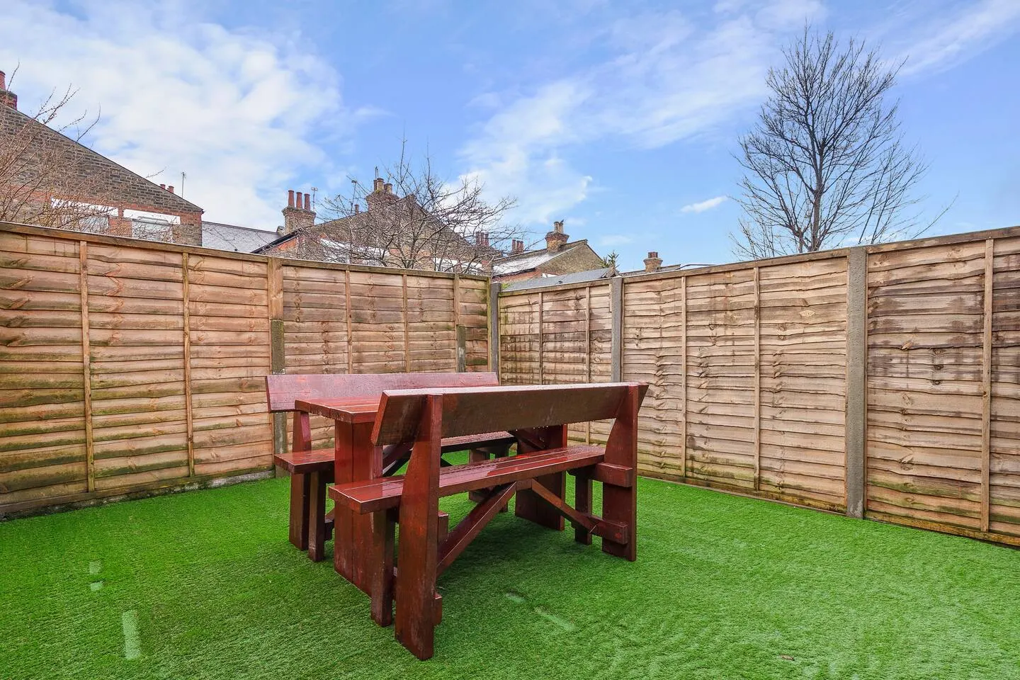 Spacious House in North London, very close to train station and bus stops, near Tottenham Stadium & lots of parking 4