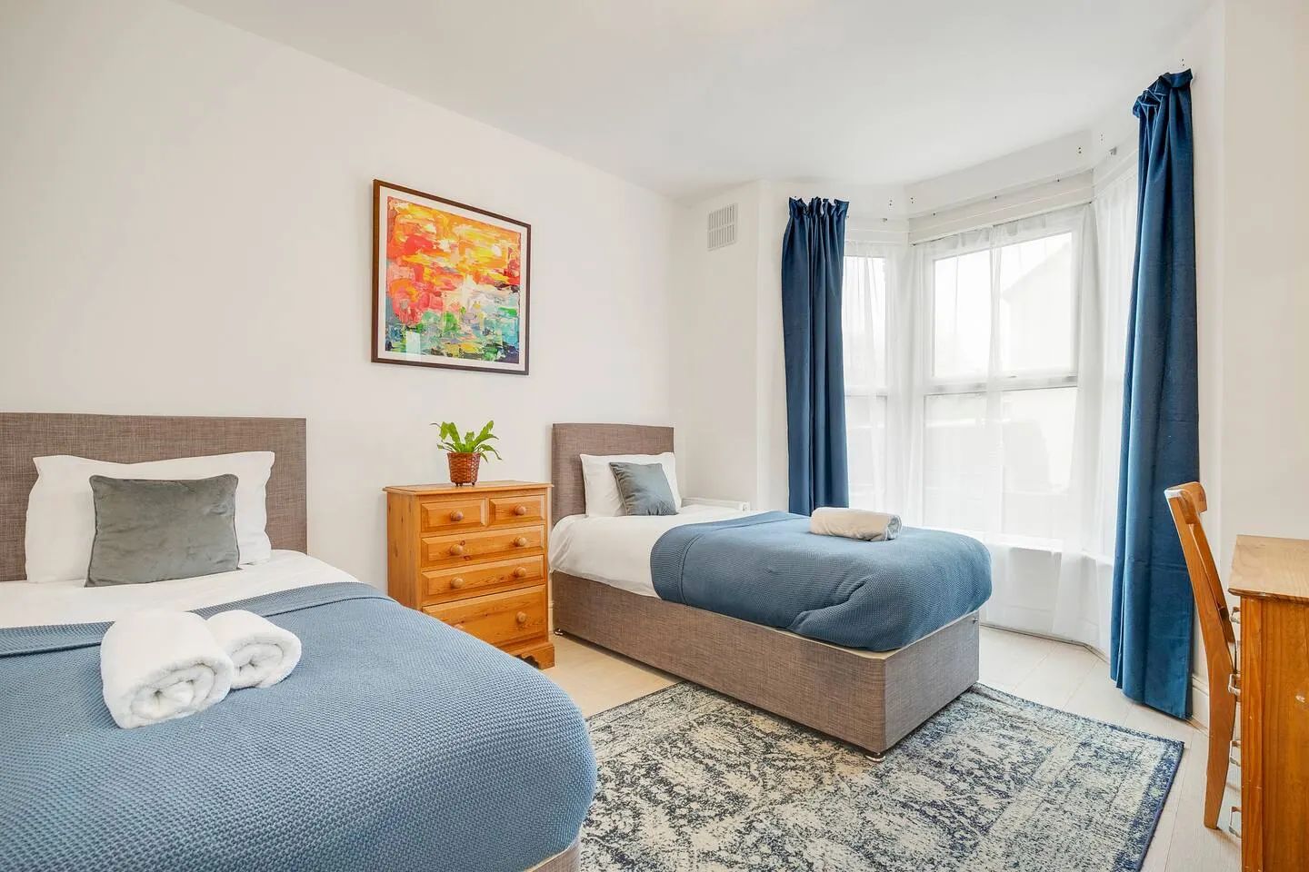 Spacious House in North London, very close to train station and bus stops, near Tottenham Stadium & lots of parking 6