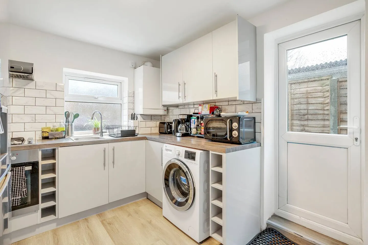 Spacious House in North London, very close to train station and bus stops, near Tottenham Stadium & lots of parking 7