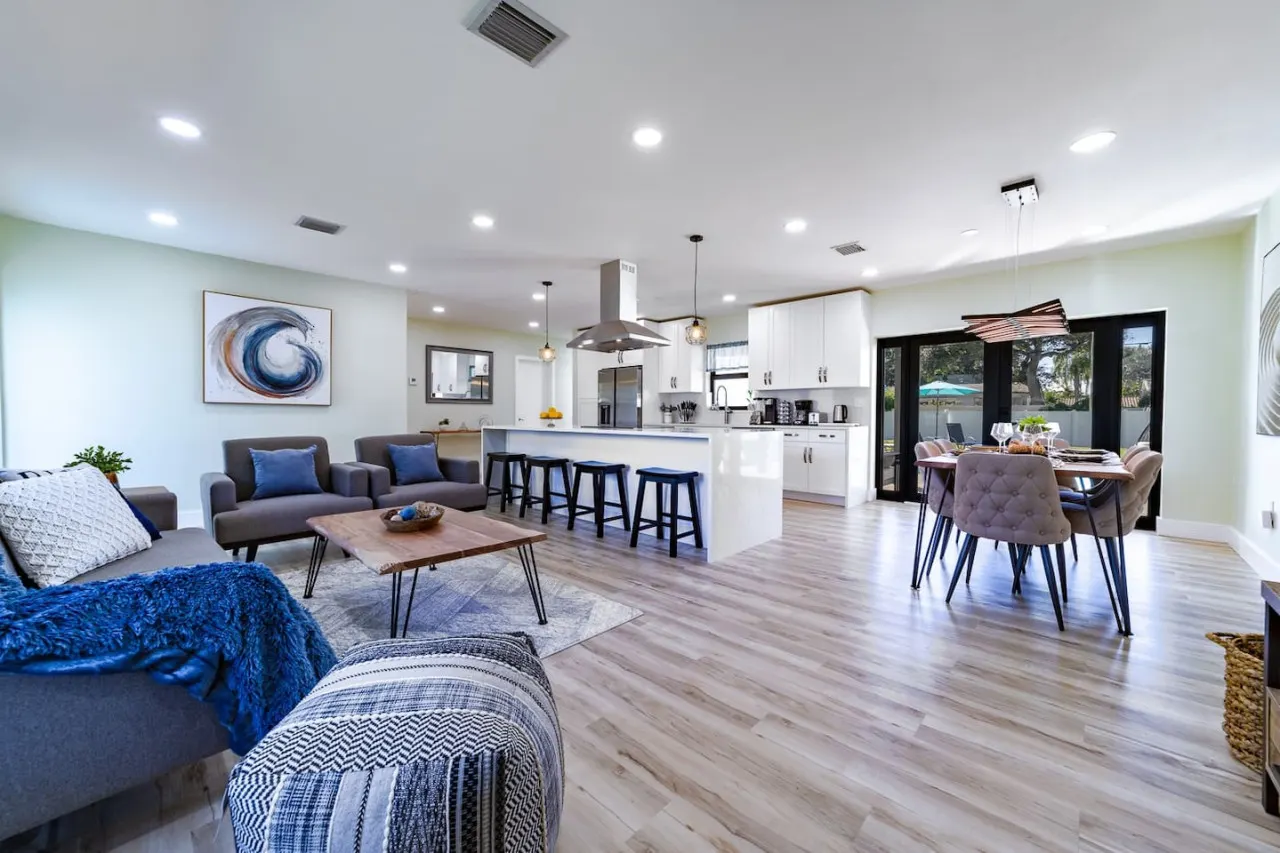 Luxury Pool Villa- 15 Mins to Hollywood Beach! — photo 2
