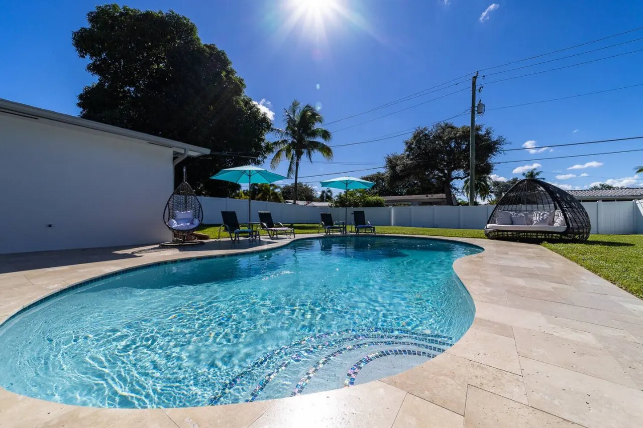 Luxury Pool Villa- 15 Mins to Hollywood Beach! 15