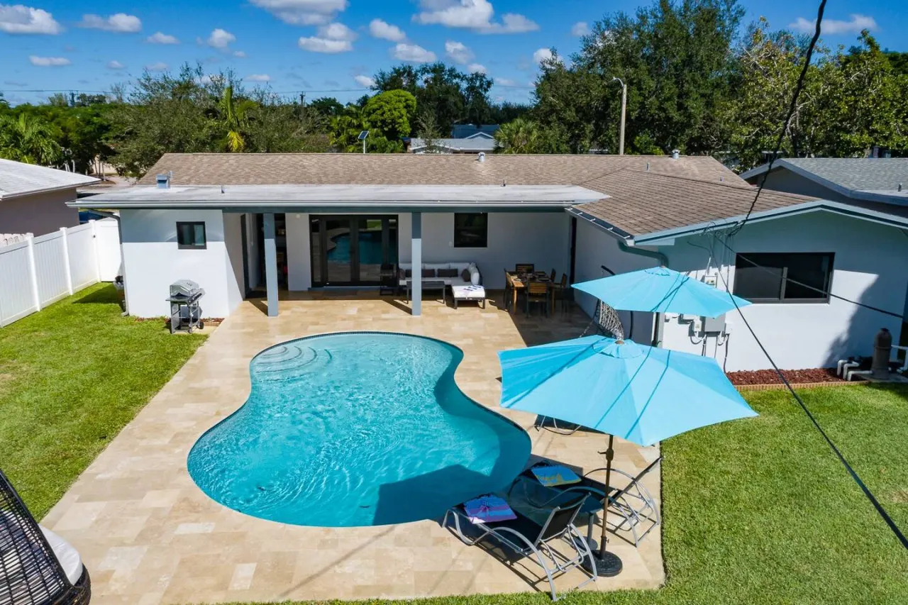Luxury Pool Villa- 15 Mins to Hollywood Beach! — photo 3