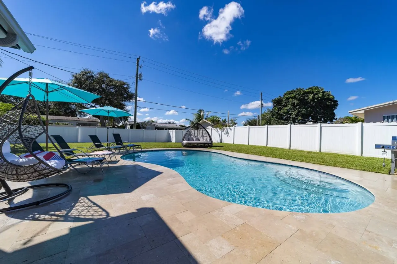 Luxury Pool Villa- 15 Mins to Hollywood Beach! — photo 4