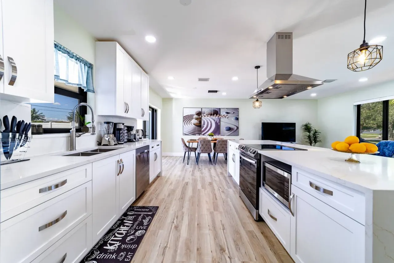 Luxury Pool Villa- 15 Mins to Hollywood Beach! — photo 5
