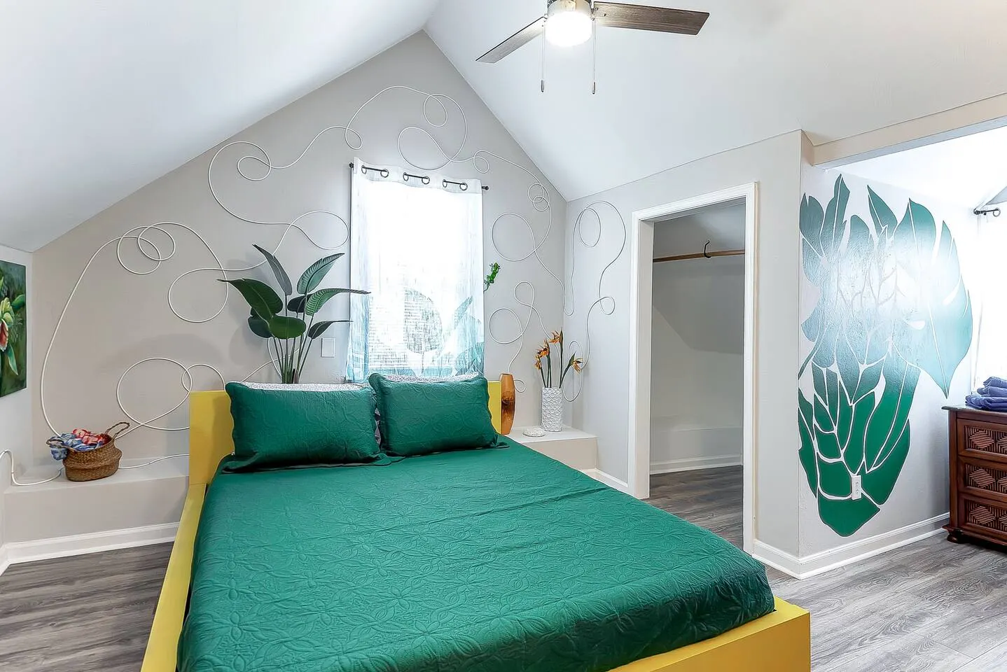 Willoughby Beach 5BR Retreat Sleeps 10 20