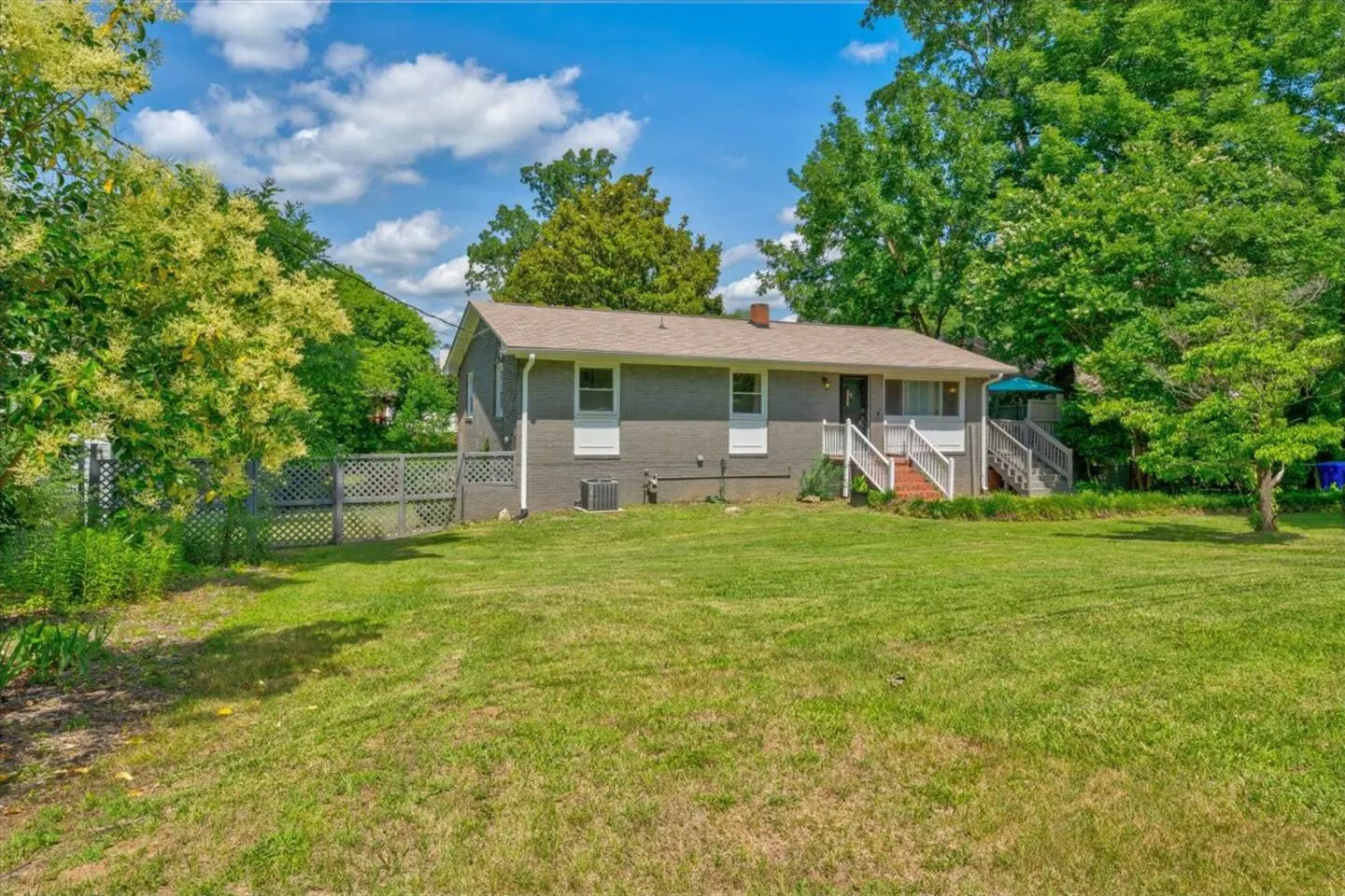 White Oaks Fenced Yard 1/2 Acre Large Deck 12