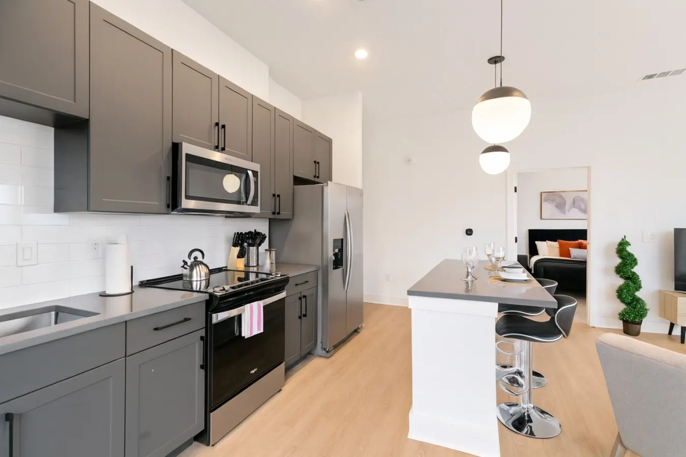 Luxury 2BR Steps from Railroad Park 7
