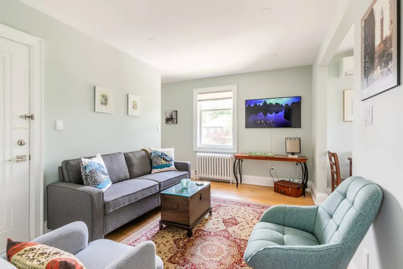 Stylish & Cozy 2-Bedroom Home - Bloor West Village