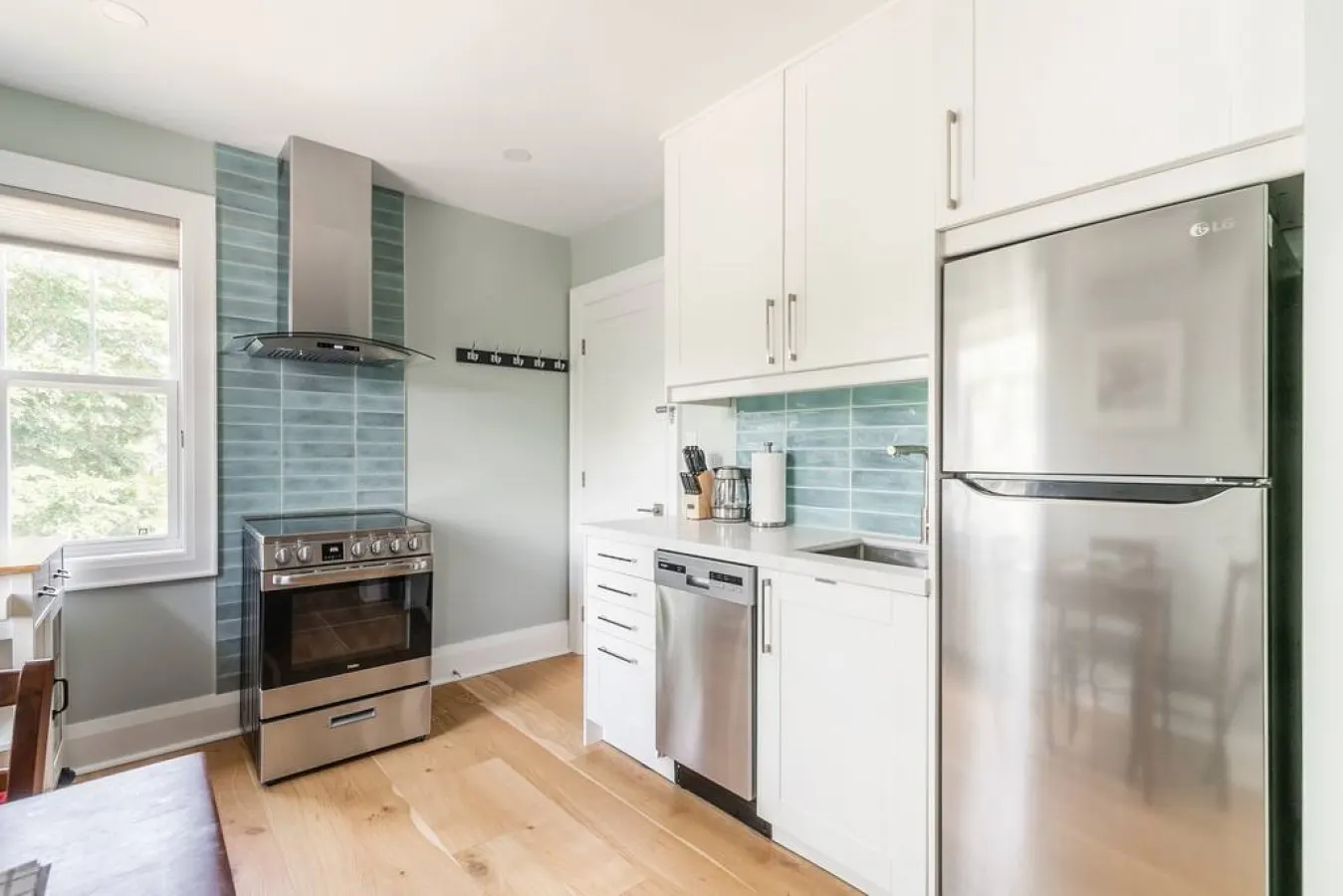Stylish & Cozy 2-Bedroom Home - Bloor West Village 2
