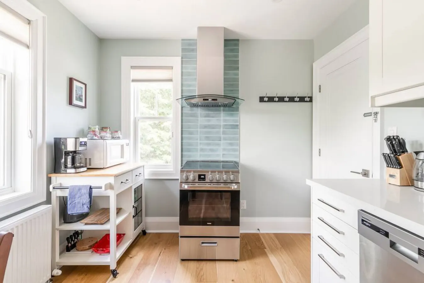 Stylish & Cozy 2-Bedroom Home - Bloor West Village 11